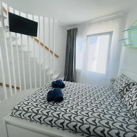 Playa, Pool & Nightlife Steps From Clubs & Americas By Aqua Vista Tenerife