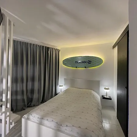 Playa, Pool & Nightlife Steps From Clubs & Beach Las Americas